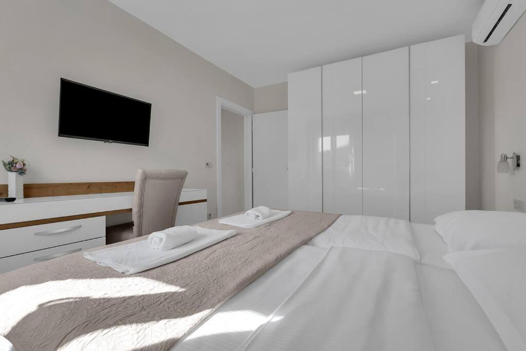 Apartment Hrvoje -Nur 50M Bis Zum Meer - Makarska Exklusiv Promajna Esterno foto